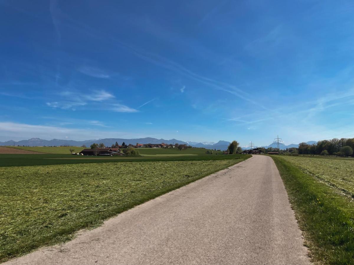 Naturnahes Familienchalet: Gemütliches Ferienhaus mit Garten nahe Chiemsee Vogtareuth Exterior photo